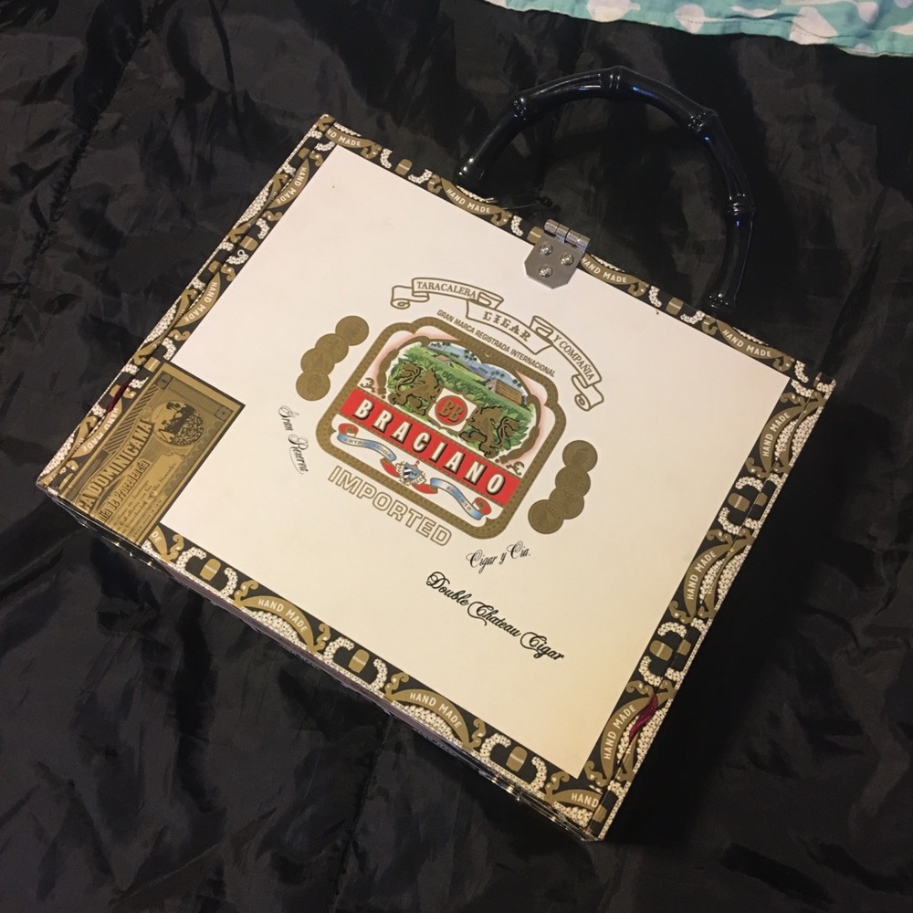 Cigar box purse with embroidery and cats - Picture 2 of 5